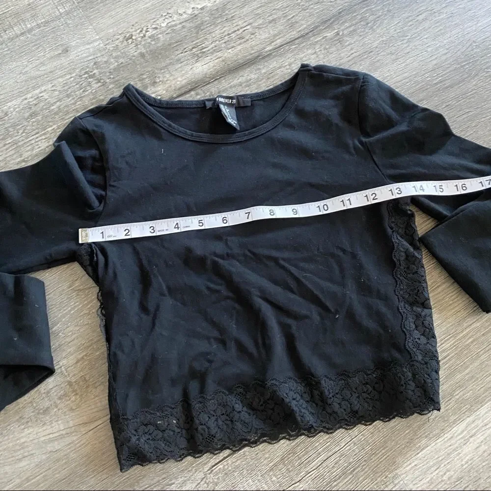 Nwot Lace accent crop top